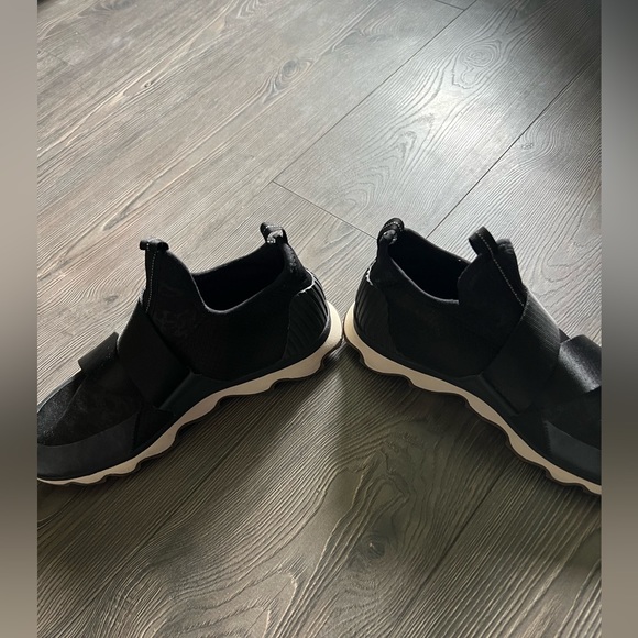 Sorel women’s Tennis shoes. Size 10.5 black! - Picture 3 of 6